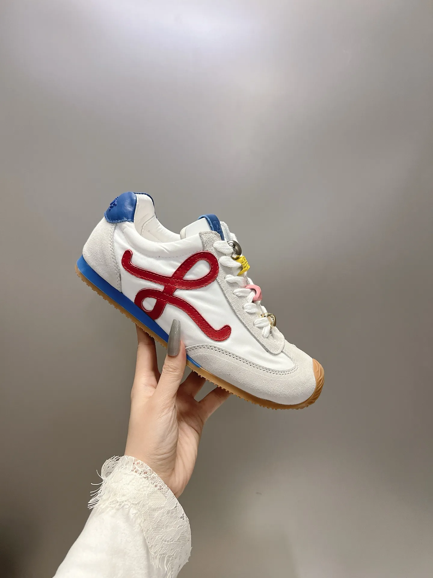 👟👟Ex-factory price 540👟👟 Original BALLET RUNNER2.0 Loewe ballet shoes! Asymmetrical toe shape, Loewe's signature design! Super soft, light and flexible wave pattern original T👟👟factory price U bottom, (not ordinary rubber bottom) original cover last + strong top craftsmanship wrapping feeling, first-class comfort! The 3D injection molded rubber LOEWE logo on the heel gives this shoe a retro and elegant interpretation, and incorporates modernity and LOEWE's unique style. There are so many colors and pictures will be updated one after another. Code number: 35-40 (41 customized)